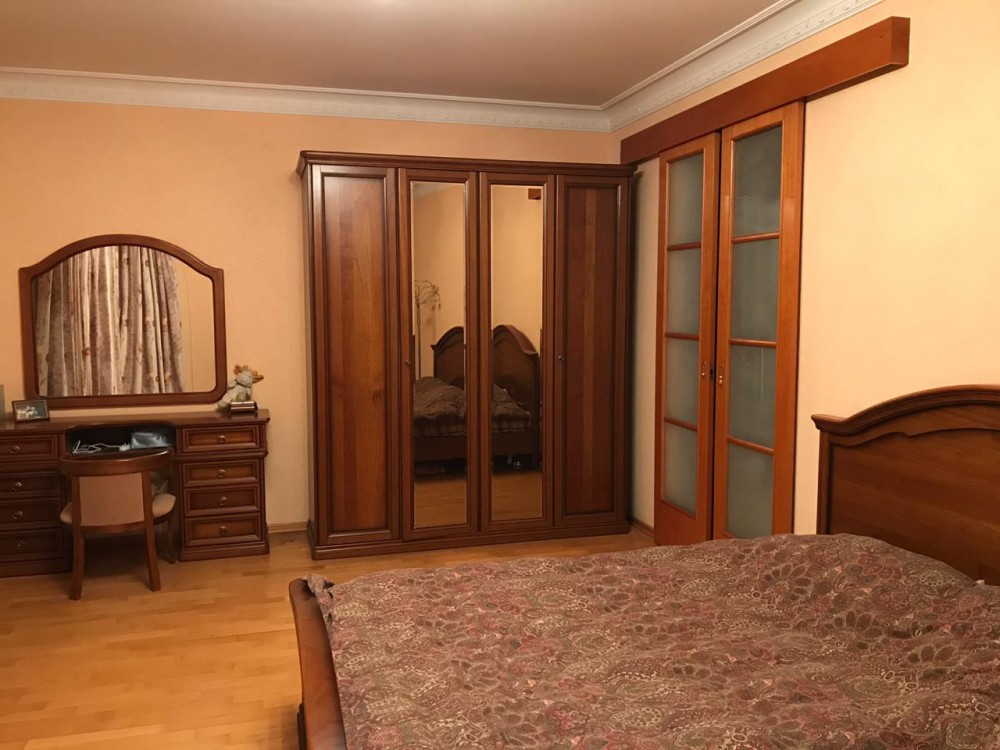 Продажа четырёхкомнатной квартиры в Приморском районе на 1-я Утиная ул д17
